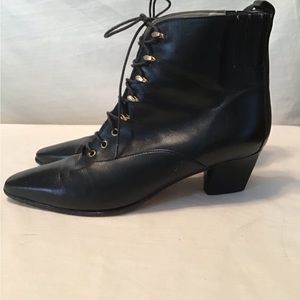 Vera Cruz black leather vintage style heeled ankle bootie